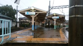 遊園地の乗り物のような車両です。