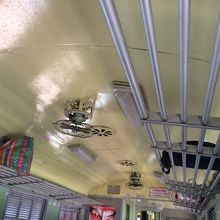 扇風機。回らないや首振らないのも多数