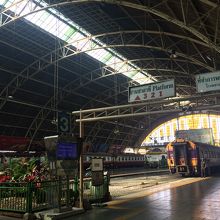 15番線まで続きます。