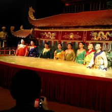 黒子の人達が、最後に挨拶してくれます