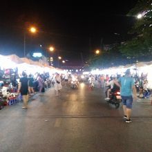 東側のナイトマーケットの様子です