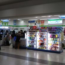 ファミリーマート (那覇空港ターミナル店)