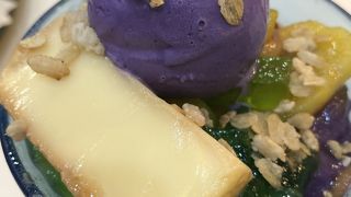 空港に入るまでに並びます