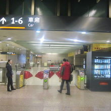 高鐵駅改札口の様子