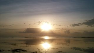 朝日をみるならこっちのビーチ