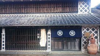 なまこ壁の街に残る明治時代の商家