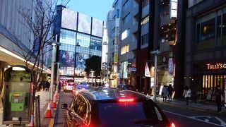 落ち着いた雰囲気の商店街