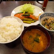 Dining hall that has the atmosphere of the local shopping street