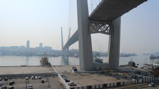 鷹の巣展望台からがっつり見える。