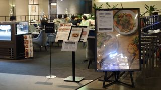 オープンな空間でひと休みできる