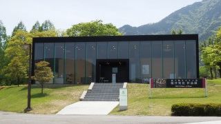 緑に囲まれた美術館