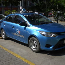 ディリ市のブルータクシーです。綺麗で整備が行き届いています。