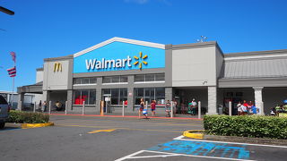 コナの丘の上にある。