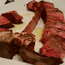 Tボーンステーキ