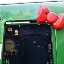 青ガエル観光案内所 (ハチ公前広場 電車モニュメント)