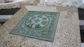 函館駅前、市電駅前電停交差点の一角