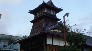 柏原駅前の商店街から少し脇に入った場所