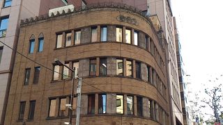 重厚なレトロ調ビル