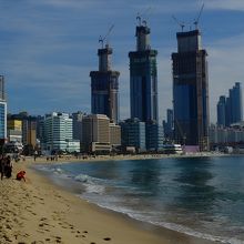 冬でも、お天気が良ければ浜辺を歩いてみましょう。