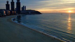 ザ・ウェスティン・チョースン・釜山の前に広がる砂浜が海雲台ビーチ