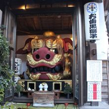 こちらはお歯黒の獅子