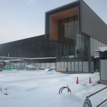 以前の高山駅とは全く異なる印象の駅に生まれ変わりました