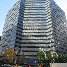 アーバンネット大手町ビル正面 (北西面)