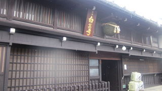 銘酒「白真弓」で知られる酒蔵です