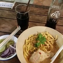 カオソーイも上品な味で美味しい