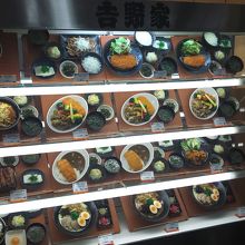 外国の方にもわかりやすいメニューの食品サンプル