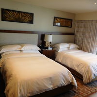 ツインベッドルームのベッドはキングサイズ。