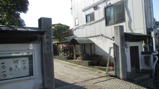 境内にはいくつものお地蔵さんがあります。