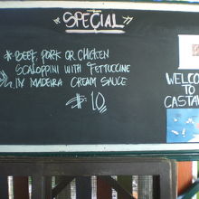 本日のおすすめのメニューが書き出されています。何の料理ですか