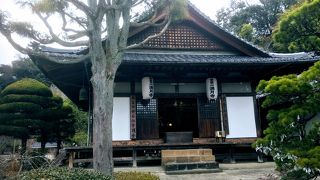 石仏もあるのどかなお寺