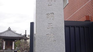 お堂が厳かな雰囲気です