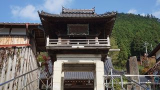 竜宮城のような楼門