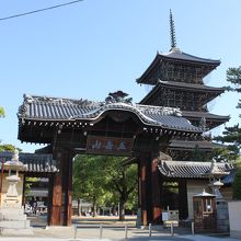 南大門と五重塔