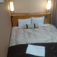 160cm幅のダブルベッドで二人でもゆったり