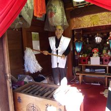 地元の氏子さんがお祓いして下さいます。