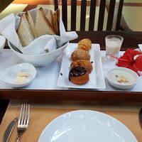 ある日の朝食（これに加えメインを注文する）