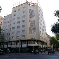 ホテル向かいから撮った外観