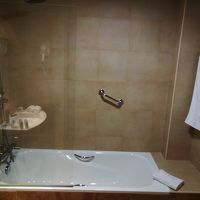 バスタブ　広々としていますがお湯がはやくたまります