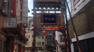 関帝廟通りの西側の門！