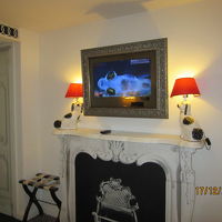 洒落たデザインのテレビまわり。 