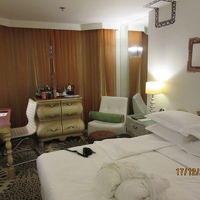 ベッドとデスク