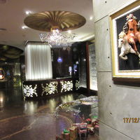 洒落たホテルのエントランス