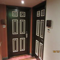 ドアが近すぎて圧迫感がある。