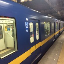 ブルートレインのような車両でした。