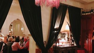 アルコールメニューあるが高くて美味しくない。雰囲気を楽しむ店。