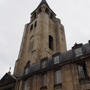 パリ最古の教会ですが、地味な印象。